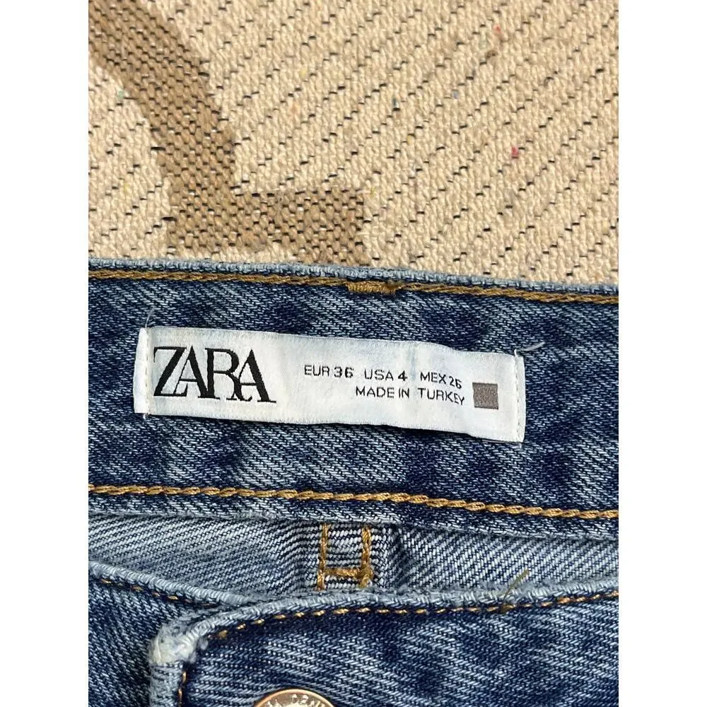 Zara Girlfriend fit high rise straight leg Rigid Button fly Blue Jeans, size 4,